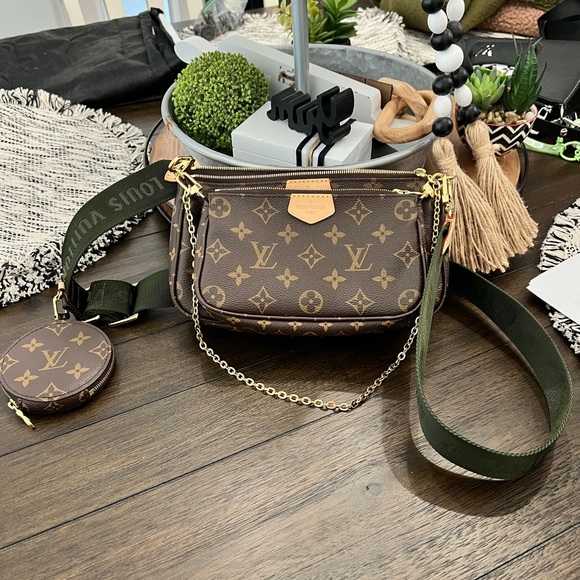 Louis Vuitton Handbags - Authentic Louis Vuitton Multi-Pochette with Green Strap Like New